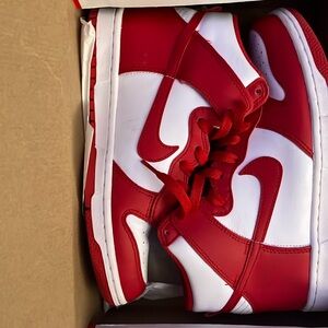 Red Nike dunks